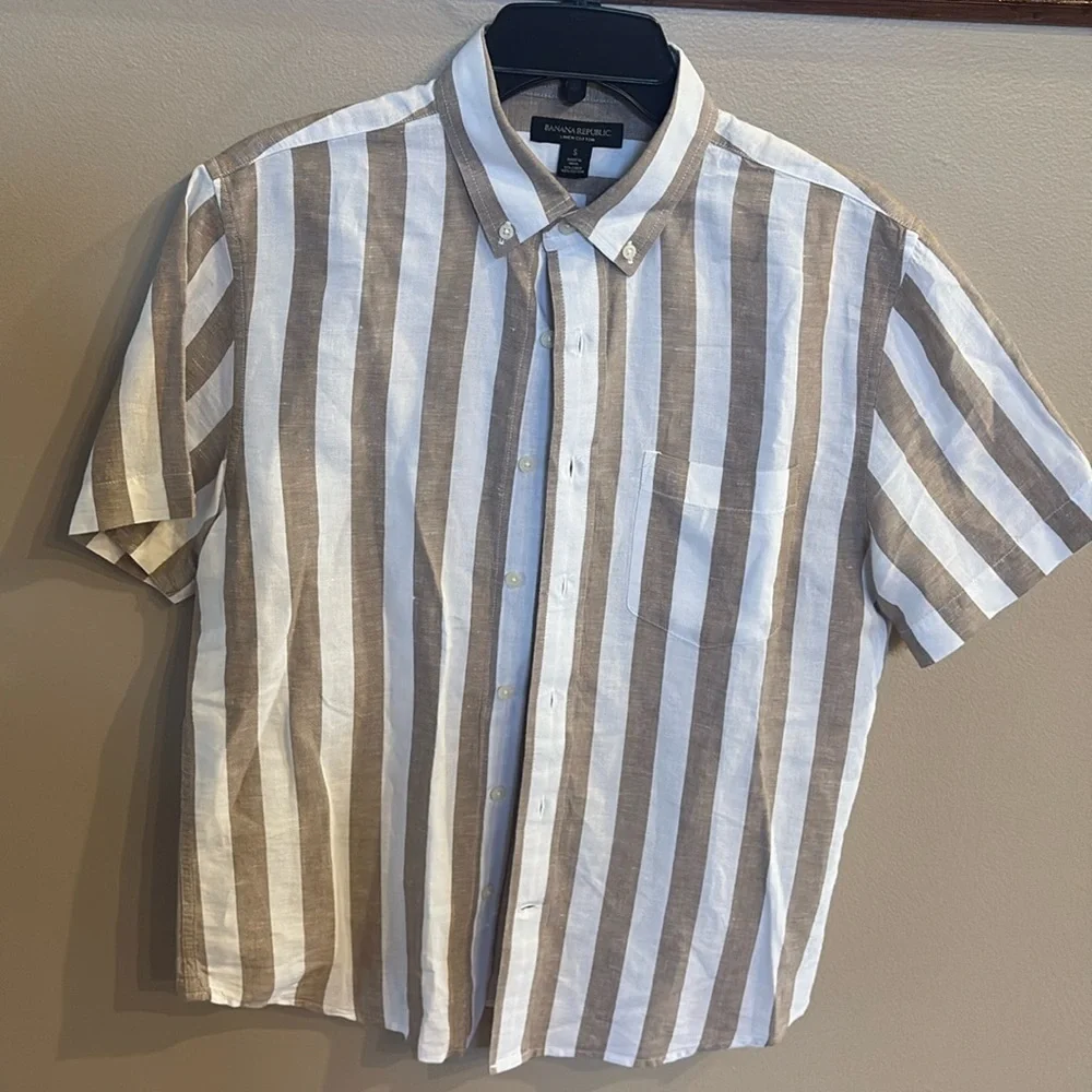 Banana Republic men’s stripe button downn casual camp shirt short sleeve beige S